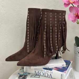 Botas de Ante con Flecos y Ojales Plateados