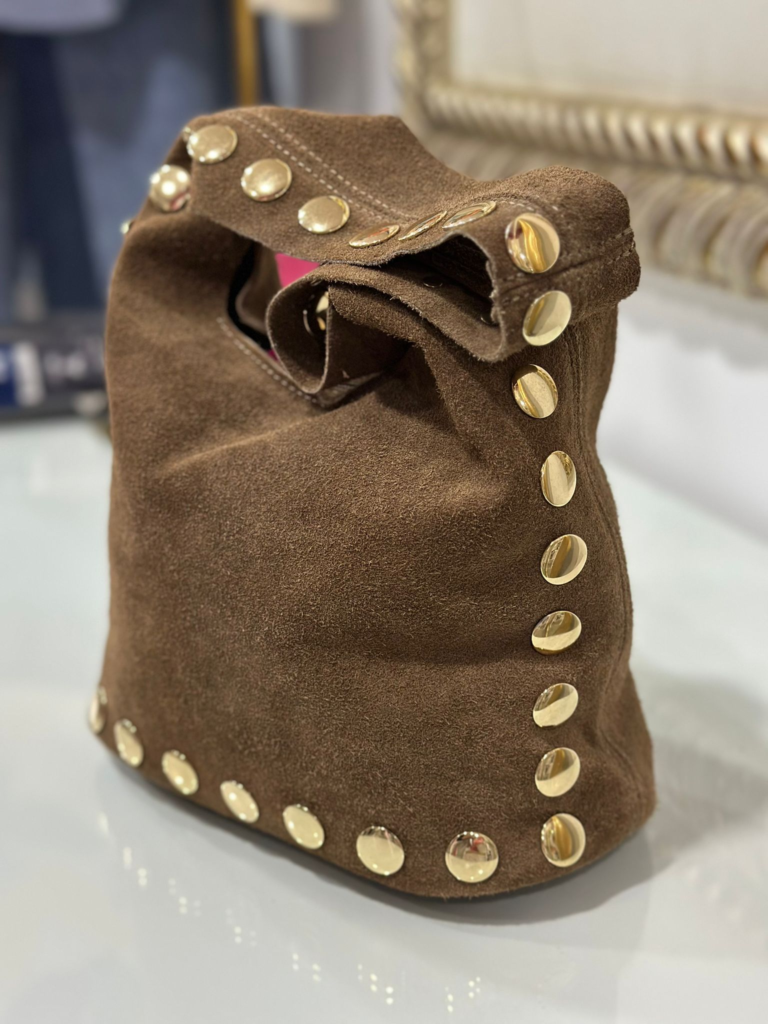 Bolso de Ante Marrón con Tachuelas - Imagen 2