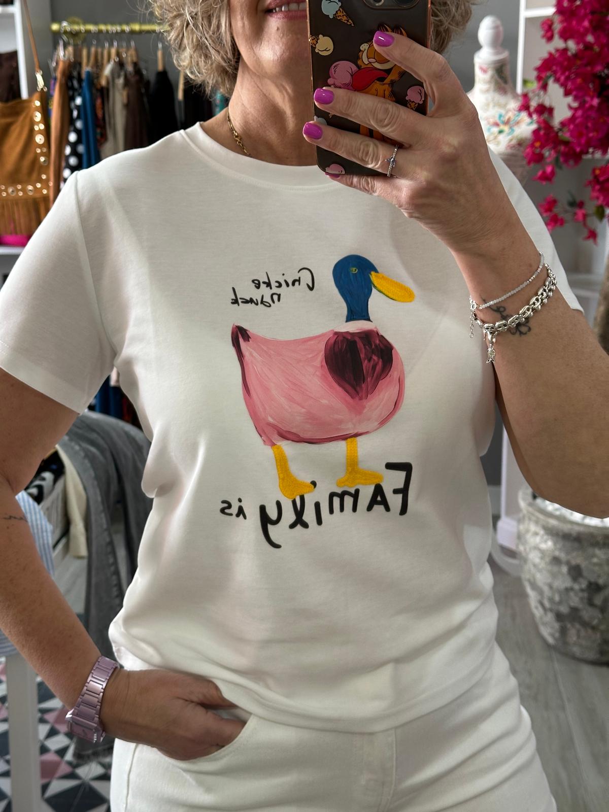 Camiseta blanca con ilustración de pato y colores pastel T:U