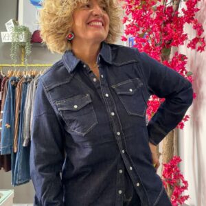 Camisa vaquera oscura estilo western
