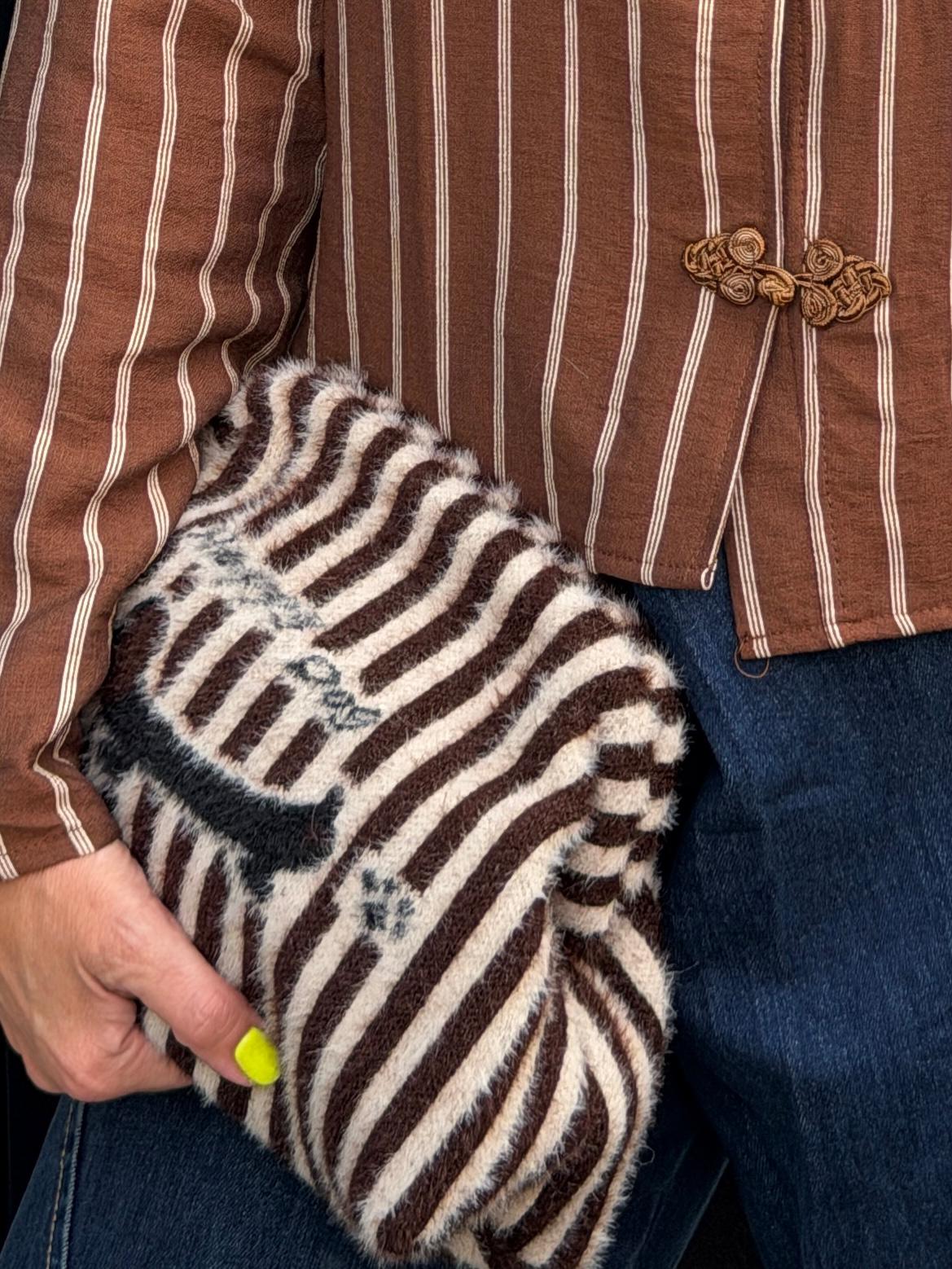 Bolso Clutch Rayas Soft - Imagen 2